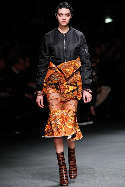 Look 24
